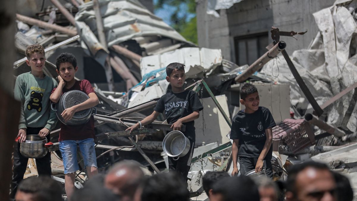 UN beklagen Hürden: Israel lässt nur wenige Hilfsgüter nach Gaza