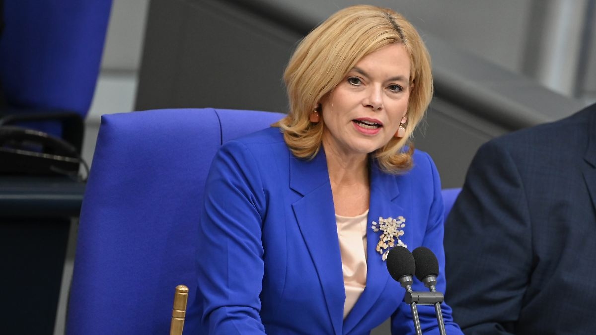 « La salle plénière n'est pas une scène » : Klöckner appelle les députés à s'abstenir de vêtements trop décontractés