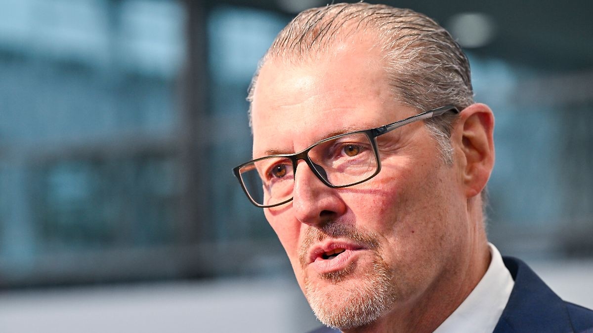 Dulger: Urge una reforma: el presidente de la patronal pide un horario laboral flexible