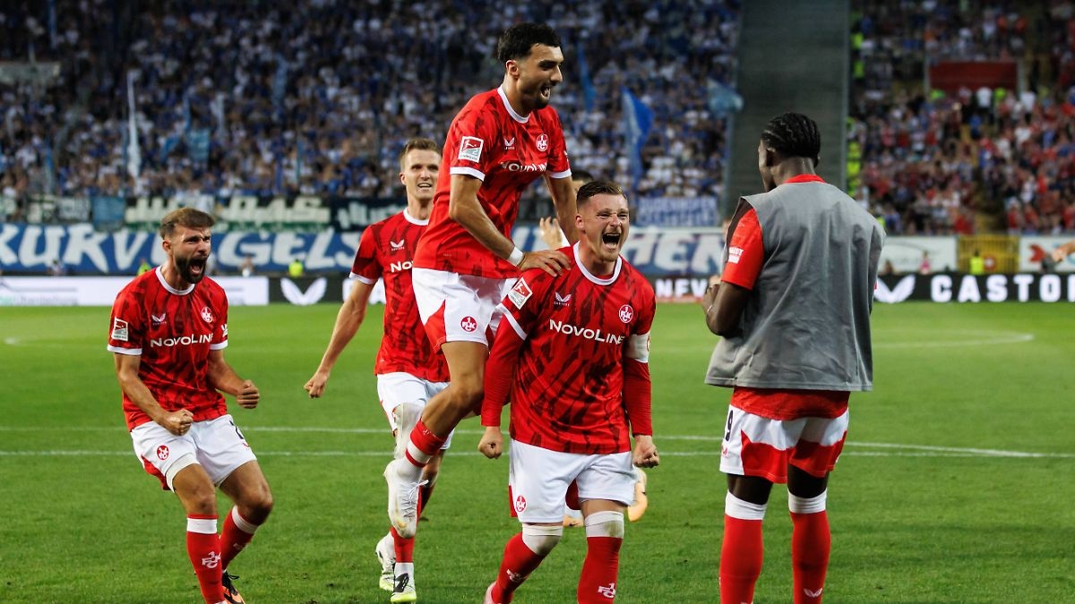 Briga acirrada no Betzenberg: Kaiserslautern vence o Schalke 04 graças a pênalti do VAR