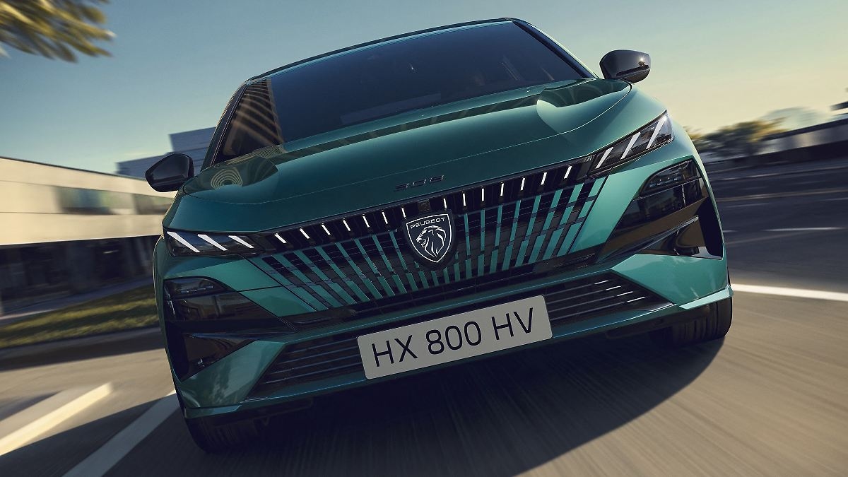 Artigli affilati grazie all'aggiornamento: la Peugeot 308 si rinnova e ha un'autonomia maggiore