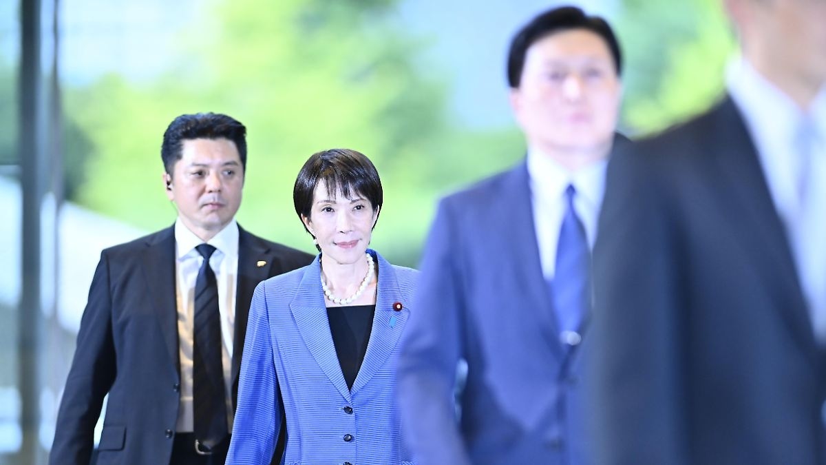 Takaichi welcomes US President: Japan's Prime Minister prepares for Trump with pickup truck backdrop