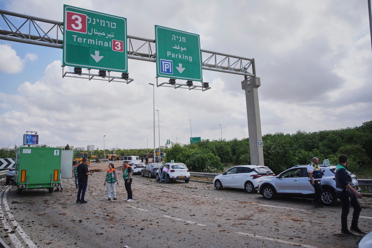 Israel | Houthis fire rocket at Tel Aviv