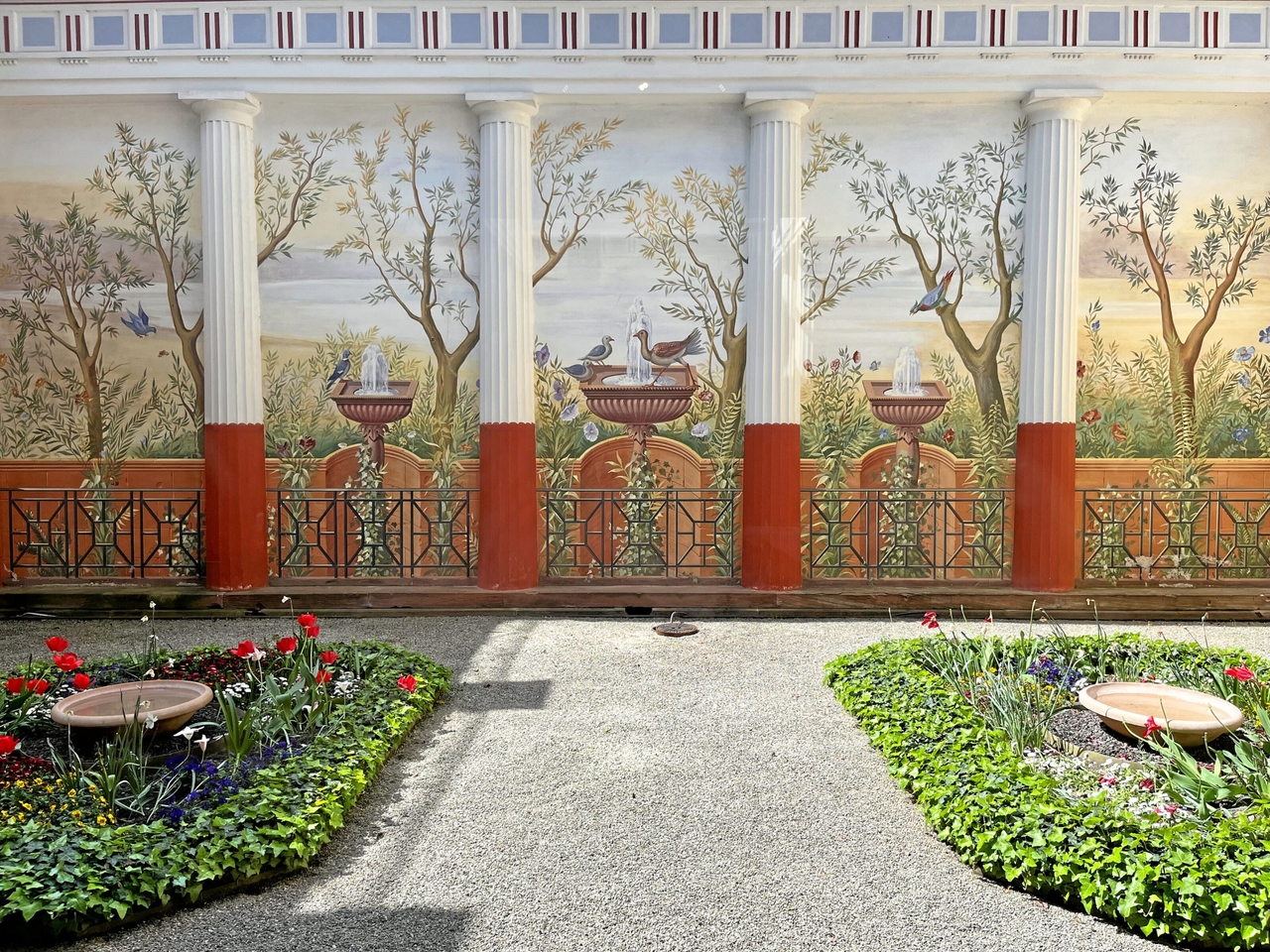 Alte Römer | Pompejanum: Eine Gartenmauer als Ausblick