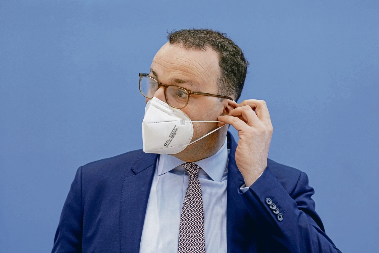 Pandémie | Scandale des masques : Spahn joue l'innocent persécuté