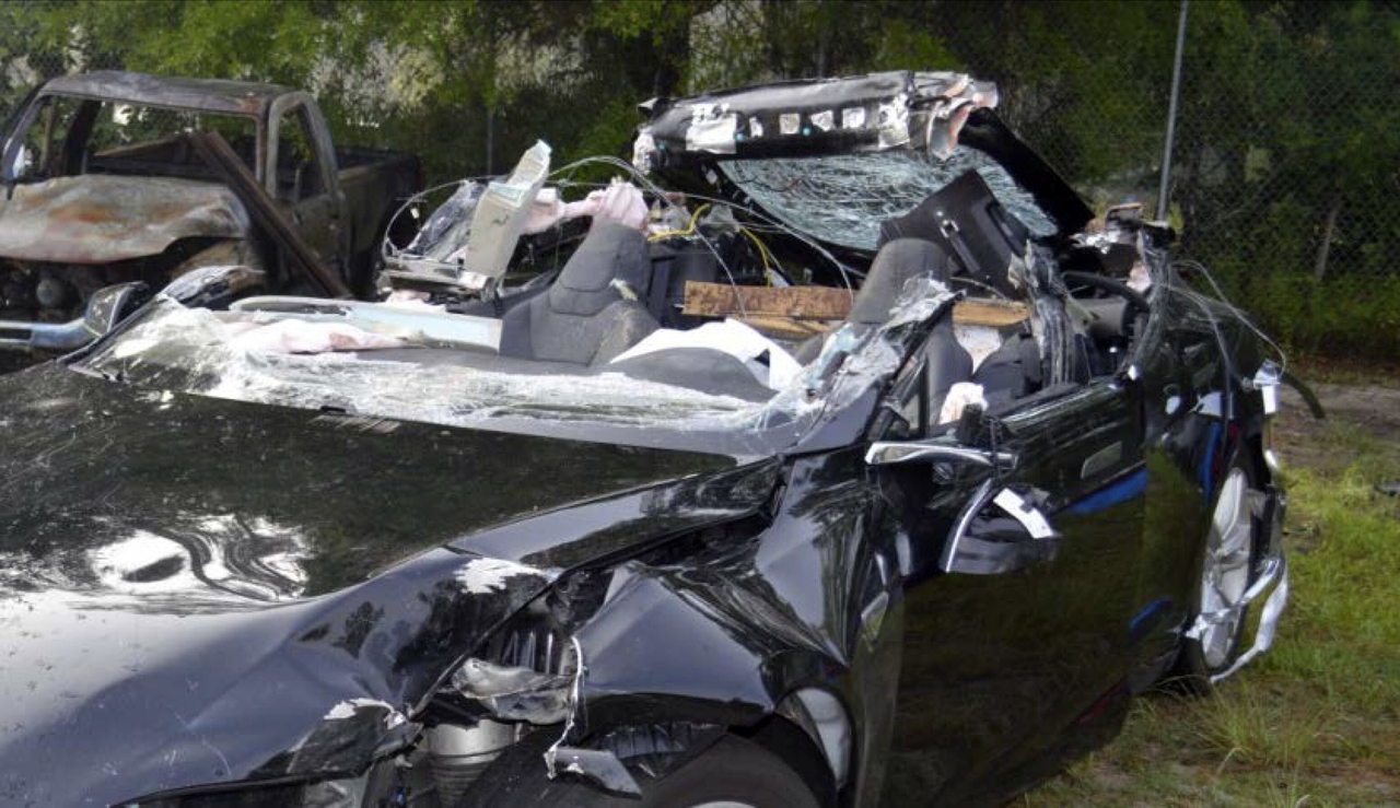 Fabricante de coches eléctricos | Tesla comparte la responsabilidad del fatal accidente del piloto automático