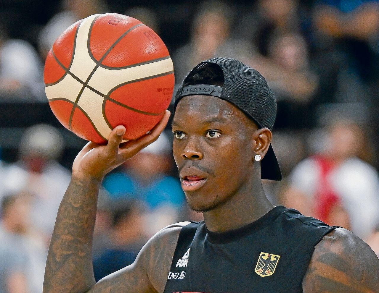 Europees Kampioenschap Basketbal | Basketbalster Dennis Schröder: Een ongeliefde superster