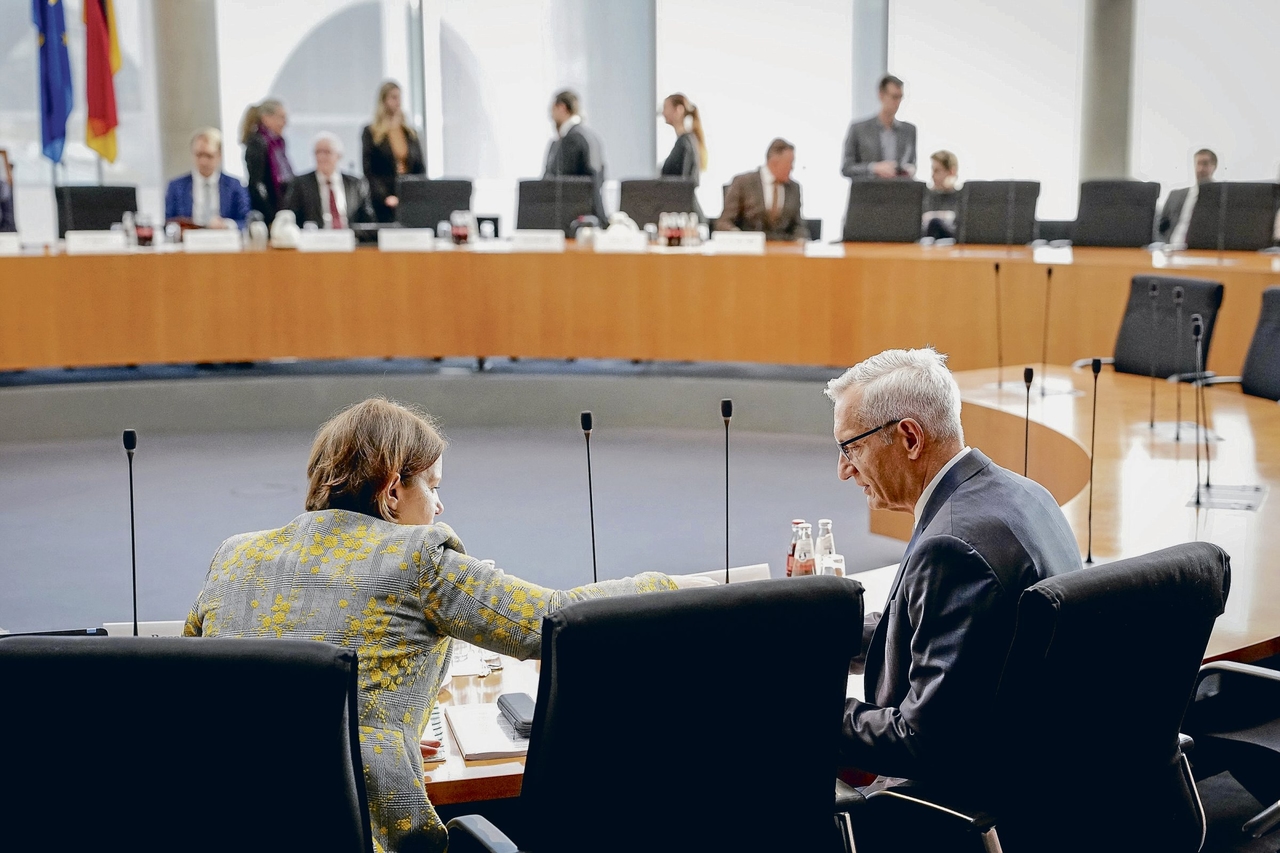 Parlementaire Controlecommissie | Wie bewaakt de bewakers?