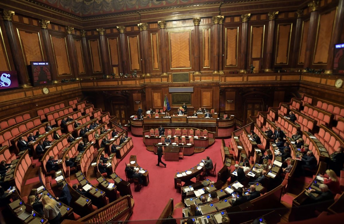 Calabria en crisis: Occhiuto dimite y el consejo regional se disuelve