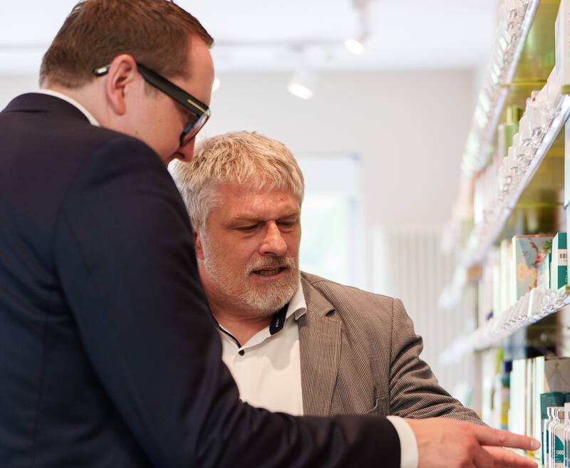Un diputado de la CDU visita una farmacia: «El compromiso es impresionante»