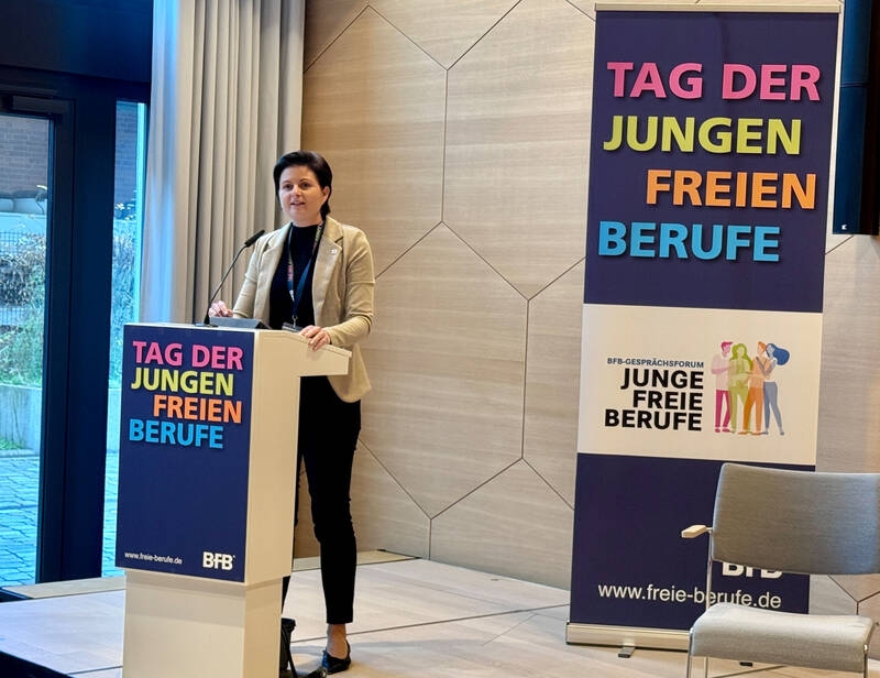 Encontro na casa do farmacêutico: 10 teses das jovens profissões liberais