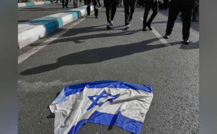 I giovani hanno tentato di distruggere l'avamposto israeliano e hanno fulminato le Notti di Cristallo