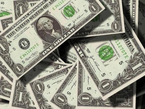 Dólar sube este viernes pero cerraría la semana por debajo de $4.300