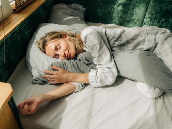 „Sleepmaxxing”: wirusowy trend, który obiecuje optymalizację snu ludzi