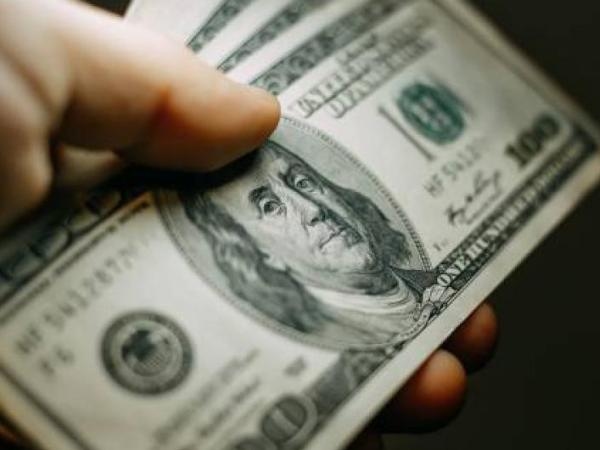 The dollar closed the week rising and again above 4,100 pesos.