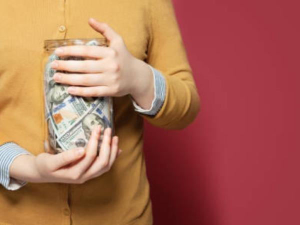 Psychologia odpowiada: Dlaczego człowiek staje się skąpy?