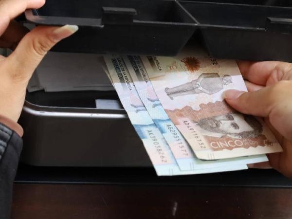 AI'ya göre ay sonunda Medellín'de stressiz bir şekilde yaşamak için ideal maaş ne kadardır?