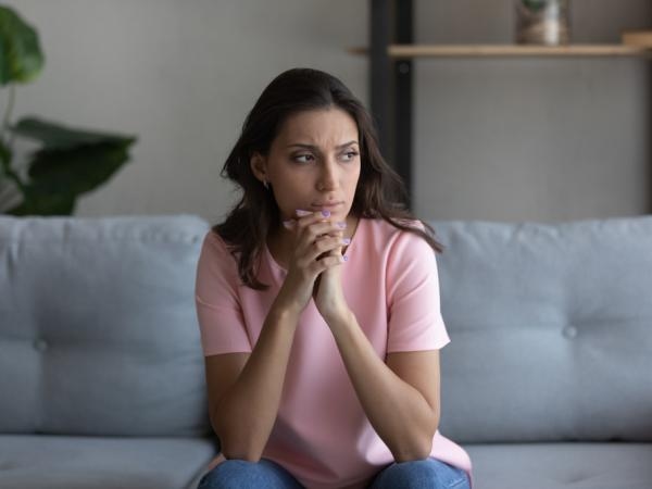 Volgens deskundigen is het goed voor de gezondheid om tegen jezelf te praten en hardop te spreken.