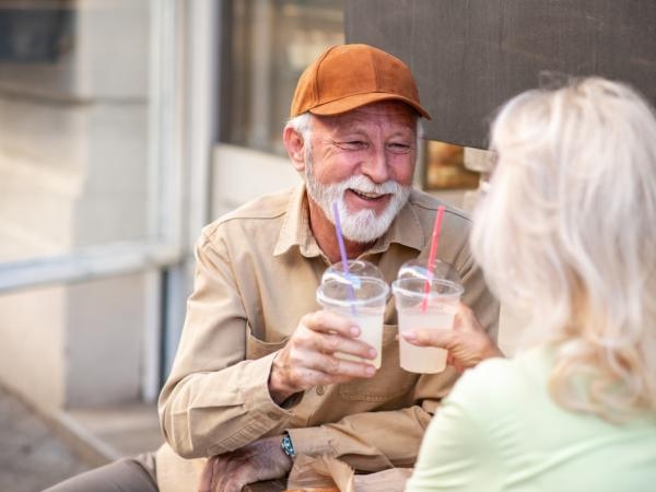 Schluss mit Hitzeerschöpfung: Das leckere und ideale Getränk für über 60-Jährige