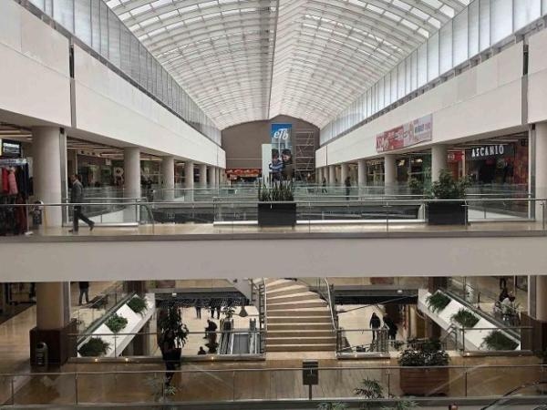 Welches ist laut AI das größte und schönste Einkaufszentrum in Kolumbien?