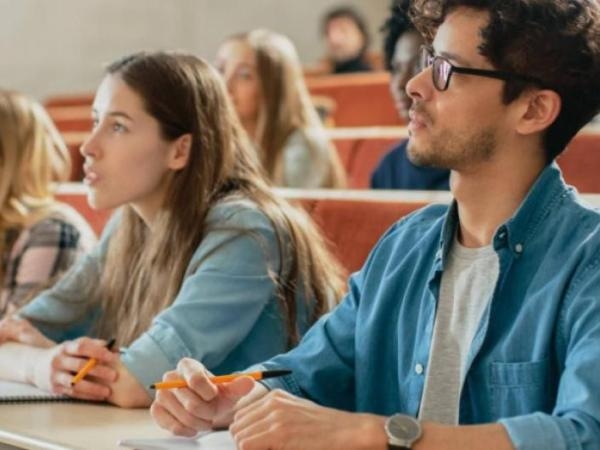 Volgens de IA zijn dit de 9 beroepen die het niet waard zijn om in Colombia te studeren