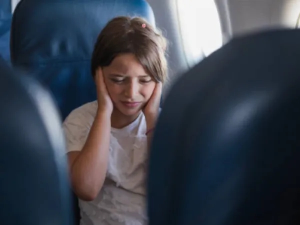 Verstopfen Ihre Ohren während eines Fluges? Pilot erklärt, wie man das verhindert.