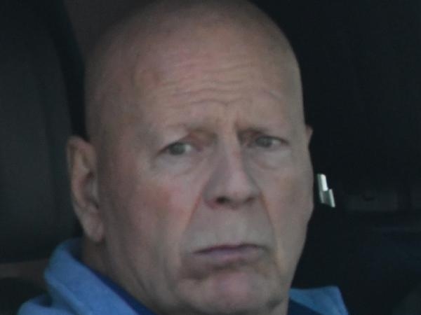 Triste despedida da família: Bruce Willis viverá em uma casa de repouso para demência.
