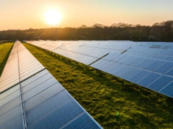 La fine dei pannelli solari: creare finestre in grado di generare energia solare
