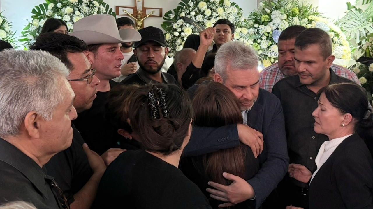 "Katil!": Michoacán valisi Carlos Manzo'nun cenazesinde yuhalandı ve kovuldu (Videolar)