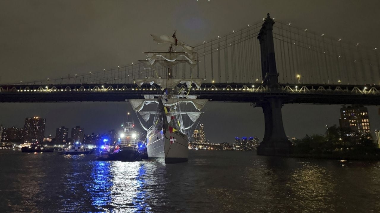 Le navire Cuauhtémoc était piloté par un pilote du port de New York lorsqu'il est entré en collision : Semar