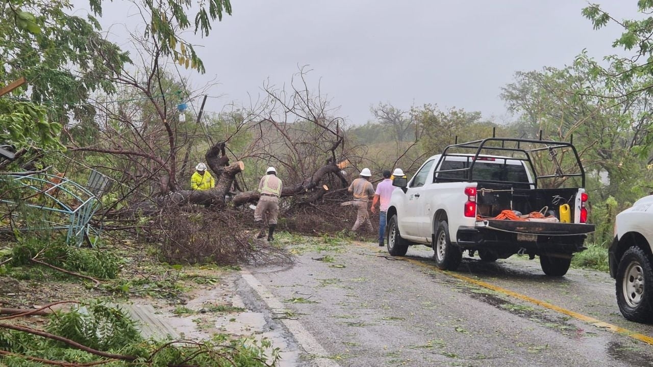 Erick bereikte Oaxaca en komt nu aan land in Guerrero als orkaan van categorie 1.