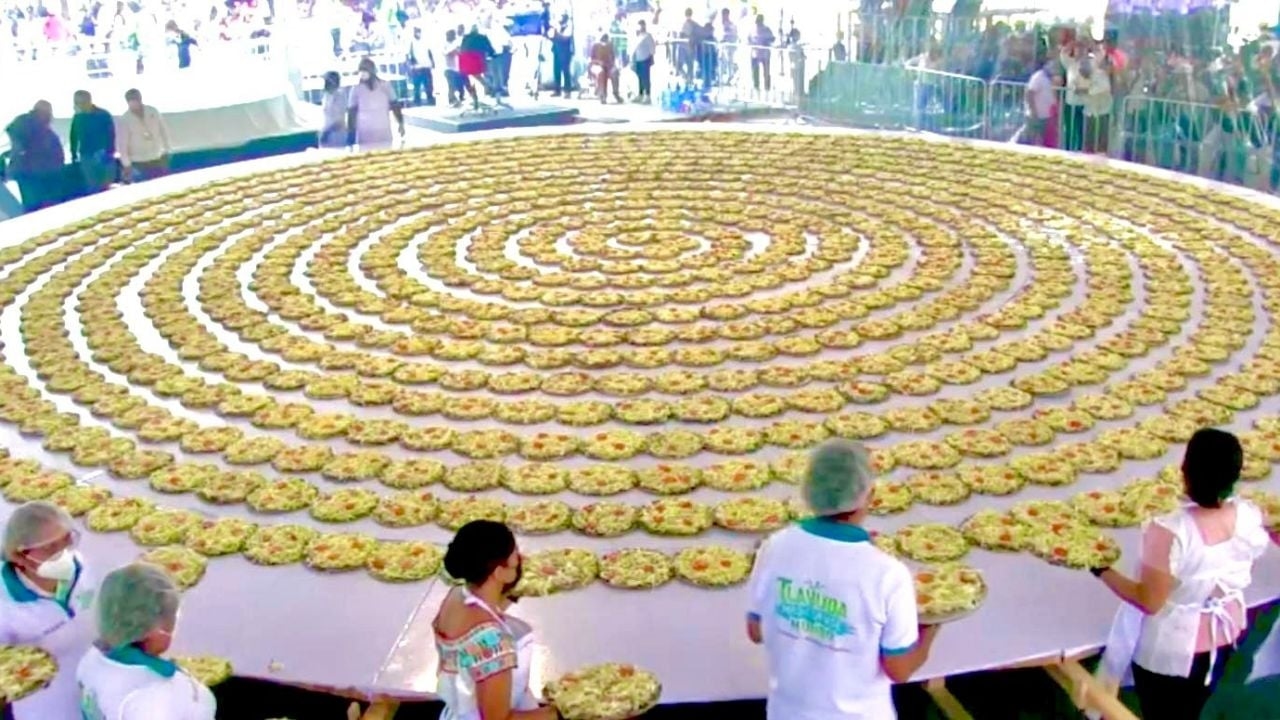 Het Guinness World Record voor de grootste tlayuda zorgt voor hoongelach in Oaxaca.