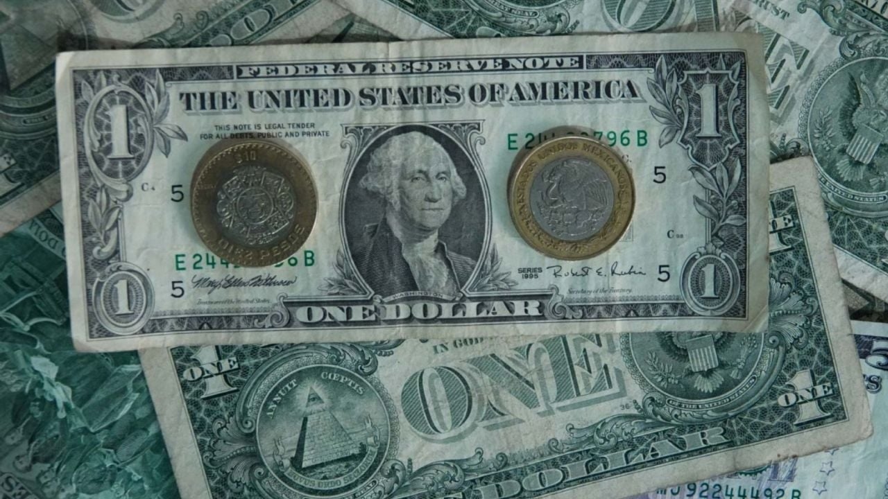 Peso se fortalece frente al dólar ante recorte de tasas en EU y nuevos aranceles de Trump