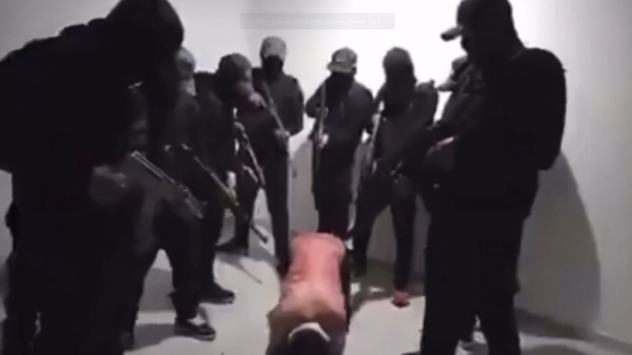 Familie aus Michoacan veröffentlicht Verhör eines Mannes, der mit Erpressung in Puebla in Verbindung gebracht wird (Video)