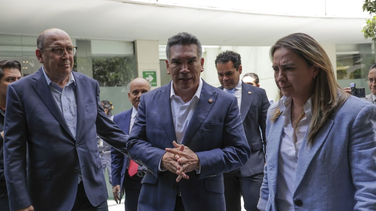 Após a briga, "Alito" Moreno comparece à sessão extraordinária convocada por Noroña.