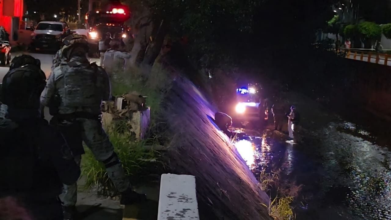 Três homens foram assassinados em frente a um bar e jogados no Rio Huacapa, em Chilpancingo.
