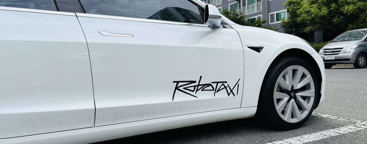 Robotaxi di Telsa colpisce auto parcheggiata, primo crush ufficiale