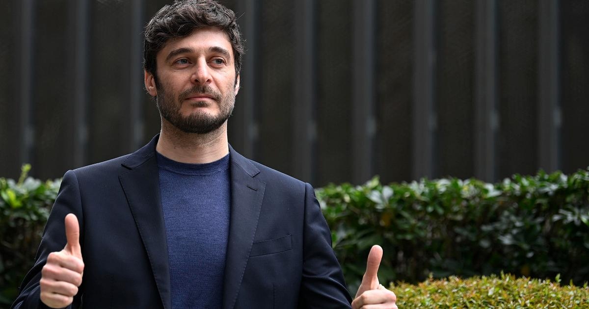 Feliz aniversário para Lino Guanciale, o mais querido da telinha