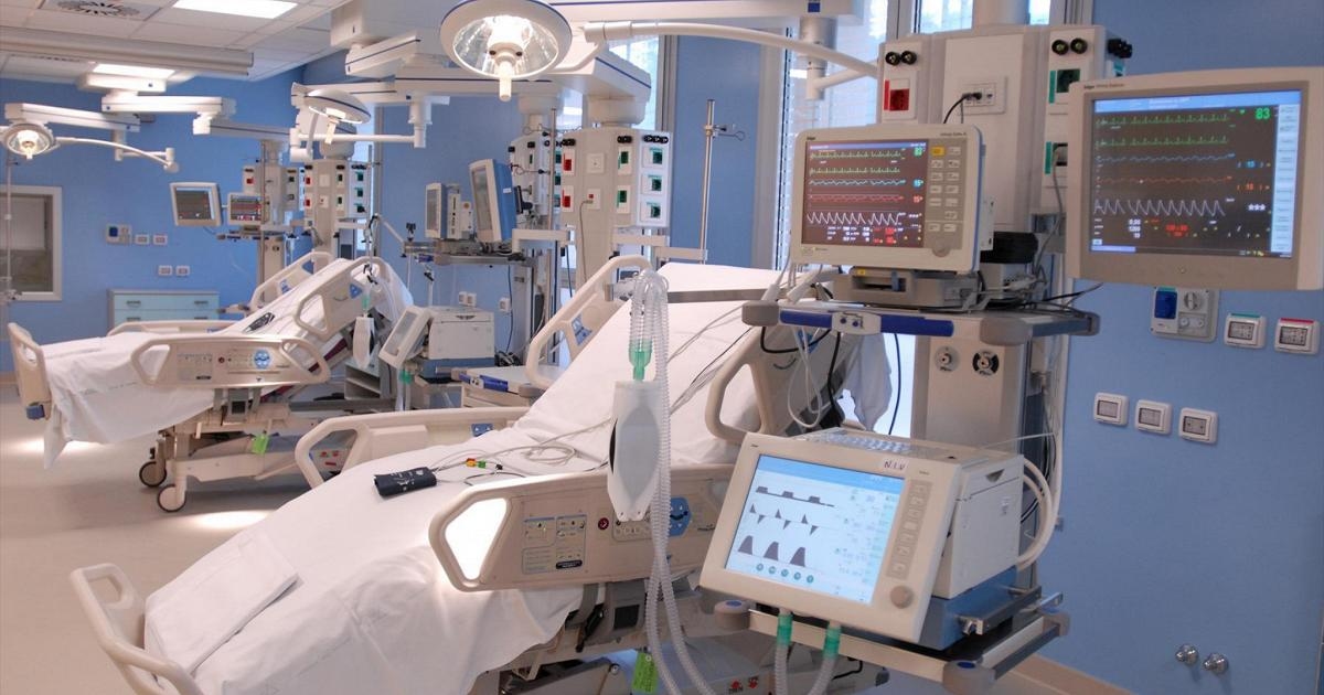 Emergências hospitalares, superlotação e escassez de pessoal nos departamentos de clínica médica