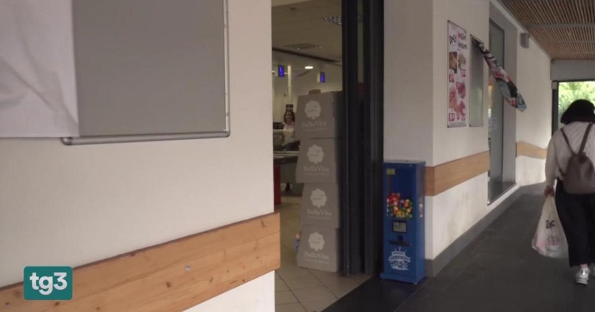 Paghe da 1,6 euro all'ora in un supermarket del catanese, 2 arresti