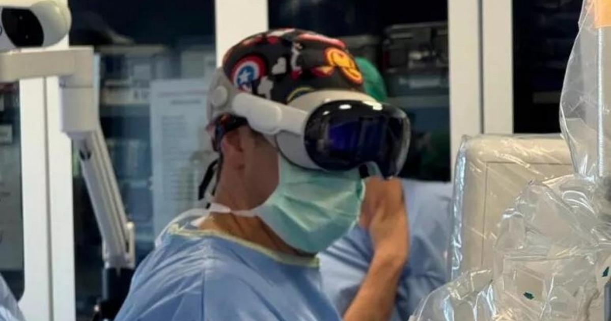Interventi vertebrali, visore multiscreen aiuta chirurgo in sala