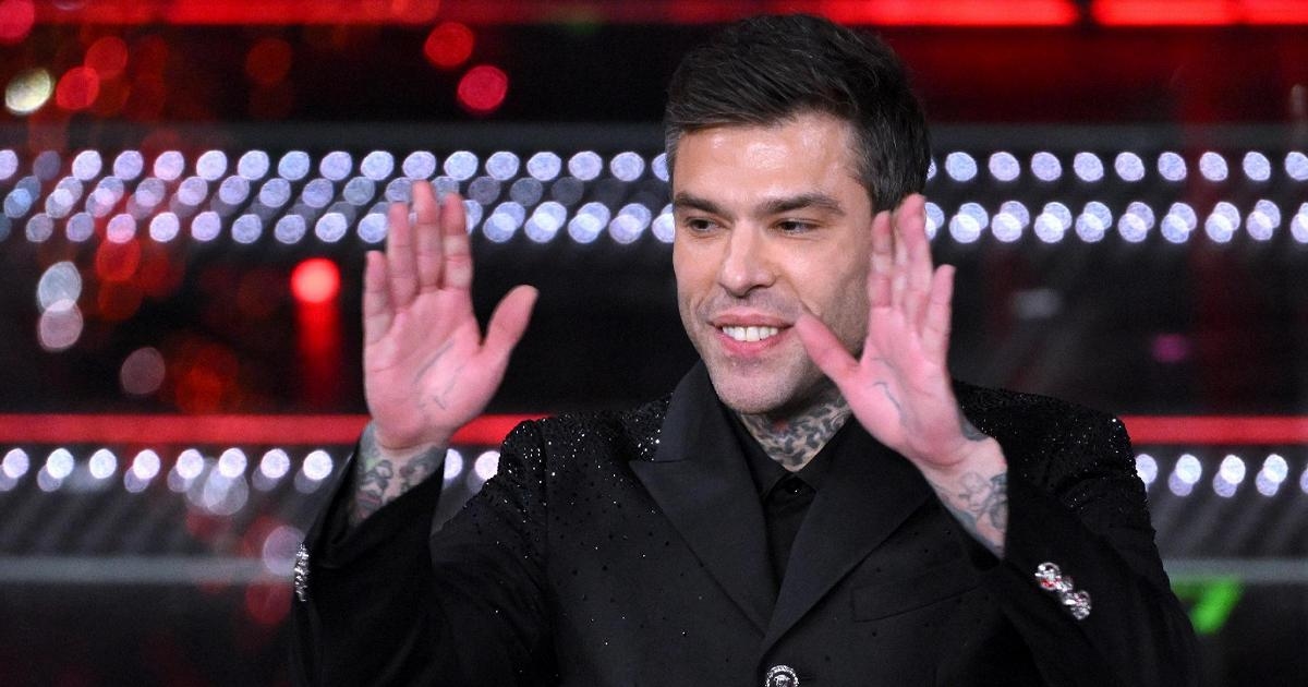 Forza Italia Gençlik Kongresi, Fedez'in de aralarında bulunduğu konuklarla tartışma yarattı
