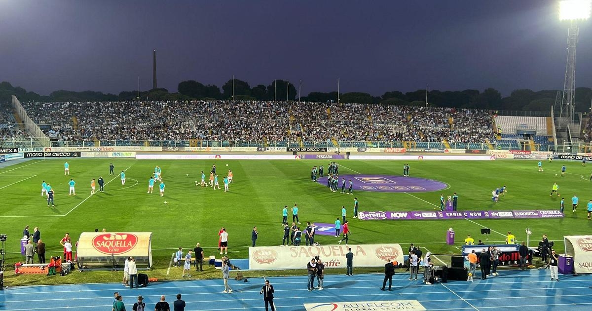 Voetbal, groot feest in Pescara bij terugkeer naar Serie B