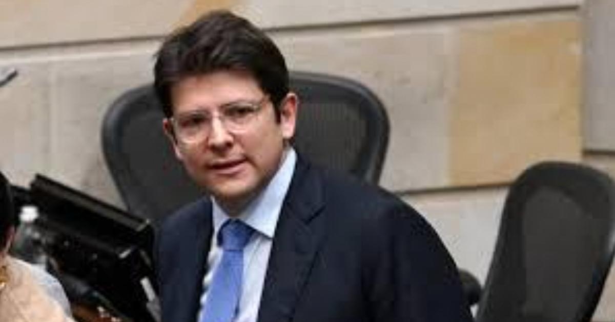 Schieten op presidentskandidaat, het is serieus. Rubio, een bedreiging voor de democratie van het land.