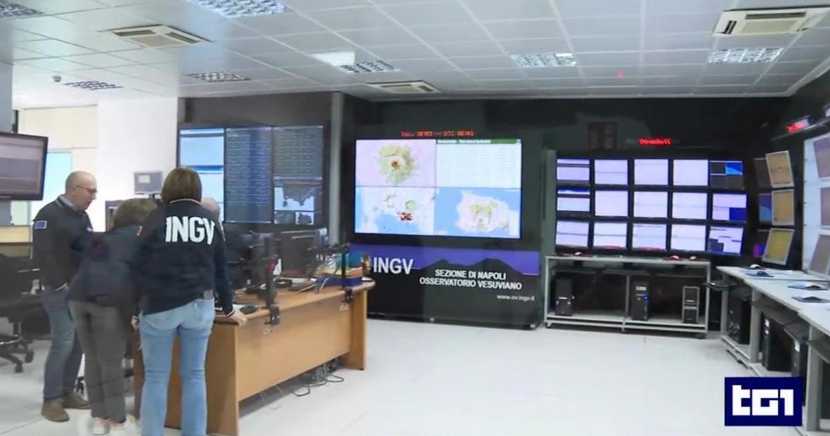 In the operations room of the INGV in Naples, the Campi Flegrei are monitored