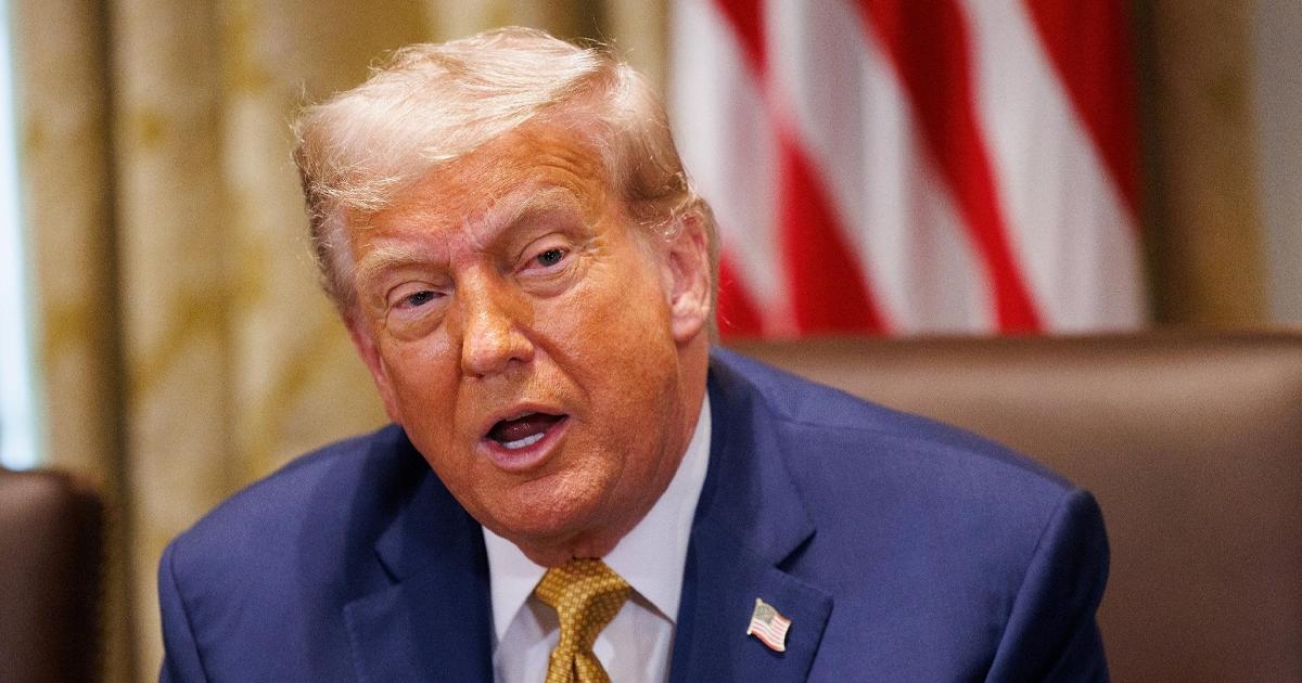 Trump annuncia dazi al 35% per il Canada dal 1° agosto: "Se reagite li aumenteremo"