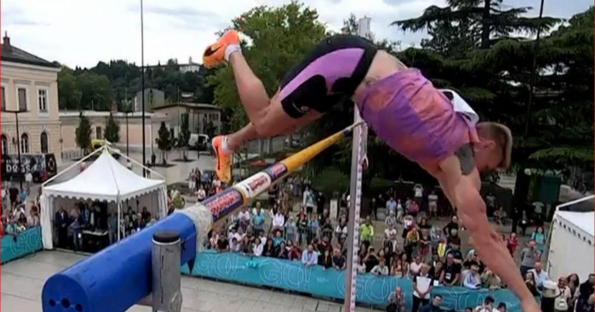 Gorizia, Capital of Culture. Pole vaulting on the border: where a wall once divided, sport unites.