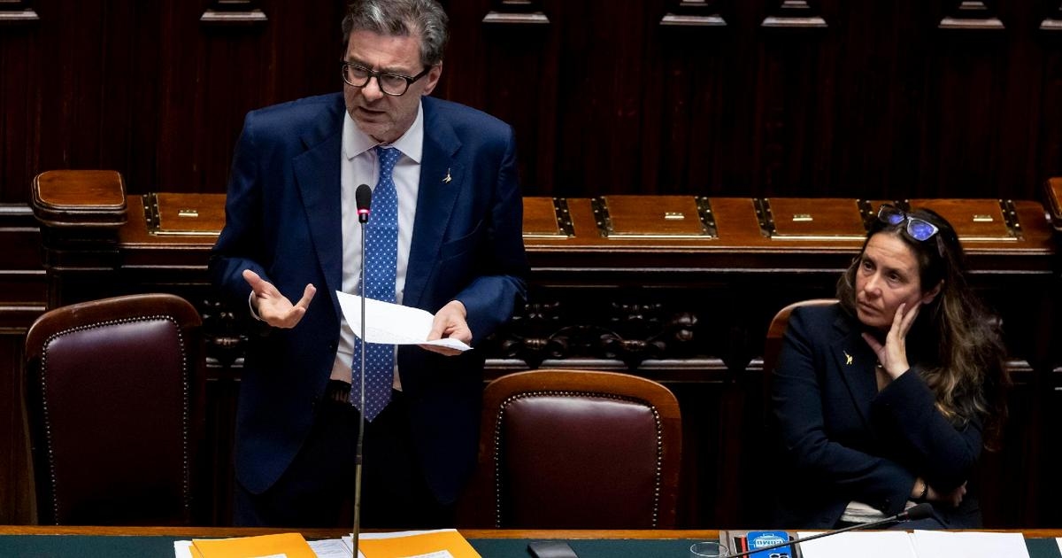 De impact van het 15%-tarief op Italië, Giorgetti: "We verliezen een half procentpunt van het BBP."