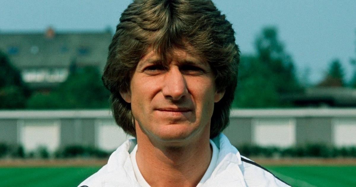Frank Mill, wereldkampioen met West-Duitsland in Italië in 1990, is overleden.
