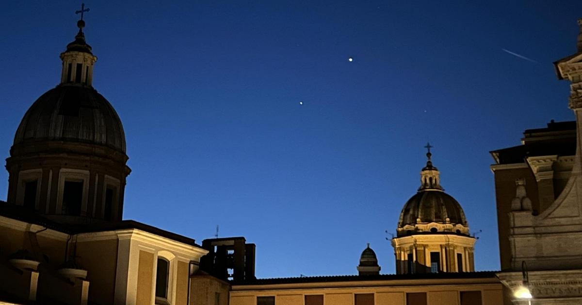 The dance of Jupiter and Venus at dawn, awaiting the shooting stars of August